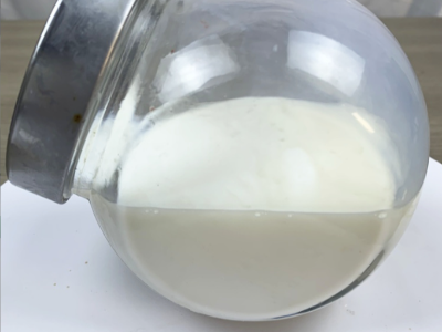 防銹面漆乳液8308 具有優(yōu)異的快干性能、初期耐水性及抗回粘性，對(duì)金屬基材的附著力好，漆膜致密性高，耐鹽霧性能優(yōu)異，與常規(guī)防銹助劑、防銹顏料相容性好